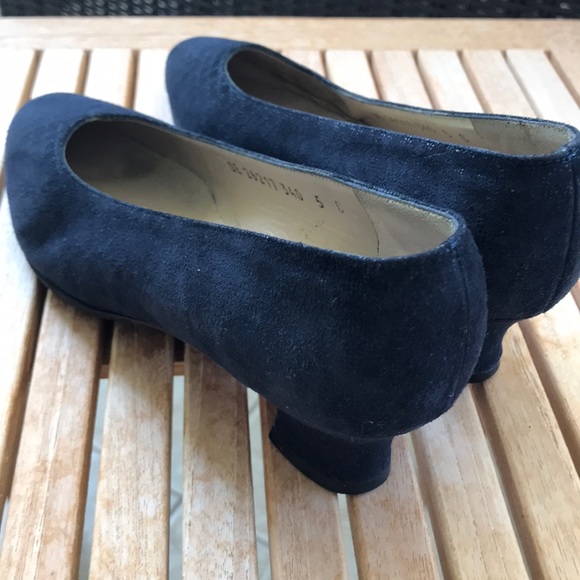 Ferragamo women’s suede pumps 5 - Picture 5 of 11
